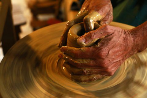 Lavorazione della Ceramica - foto da pexels di Regiane Tosatt