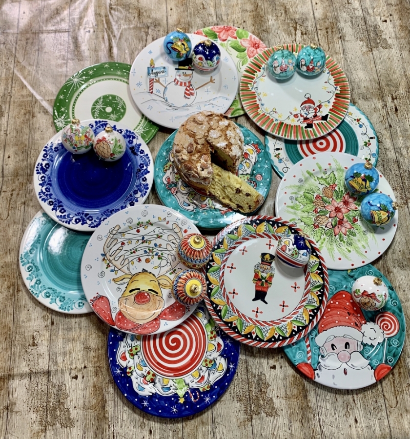 Panettone Christmas Plate - with Christmas subjects - VIETRI CERAMICS - the  excellence artisan pottery made in Italy