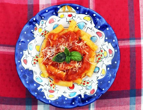 i nostri piatti sono certificati 'MOCA'per alimenti da contatto secondo le severe norme Europee