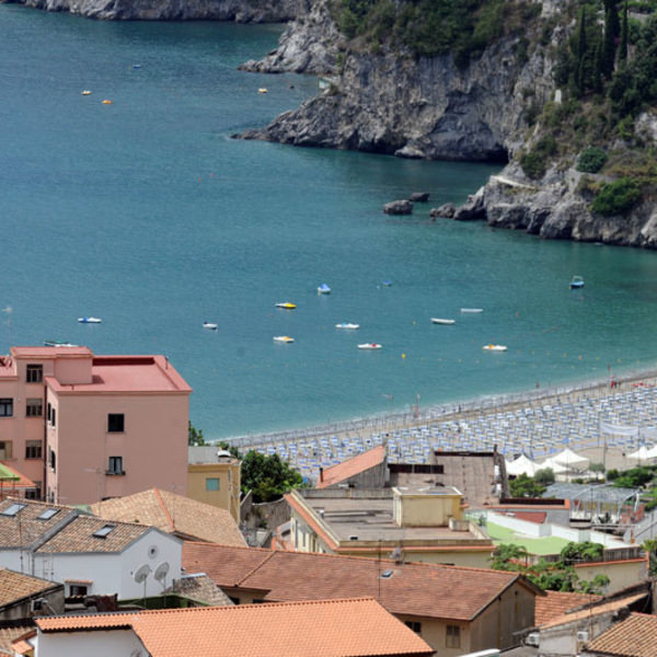Vietri sul Mare: la spiaggia - Ceramica Vietrese